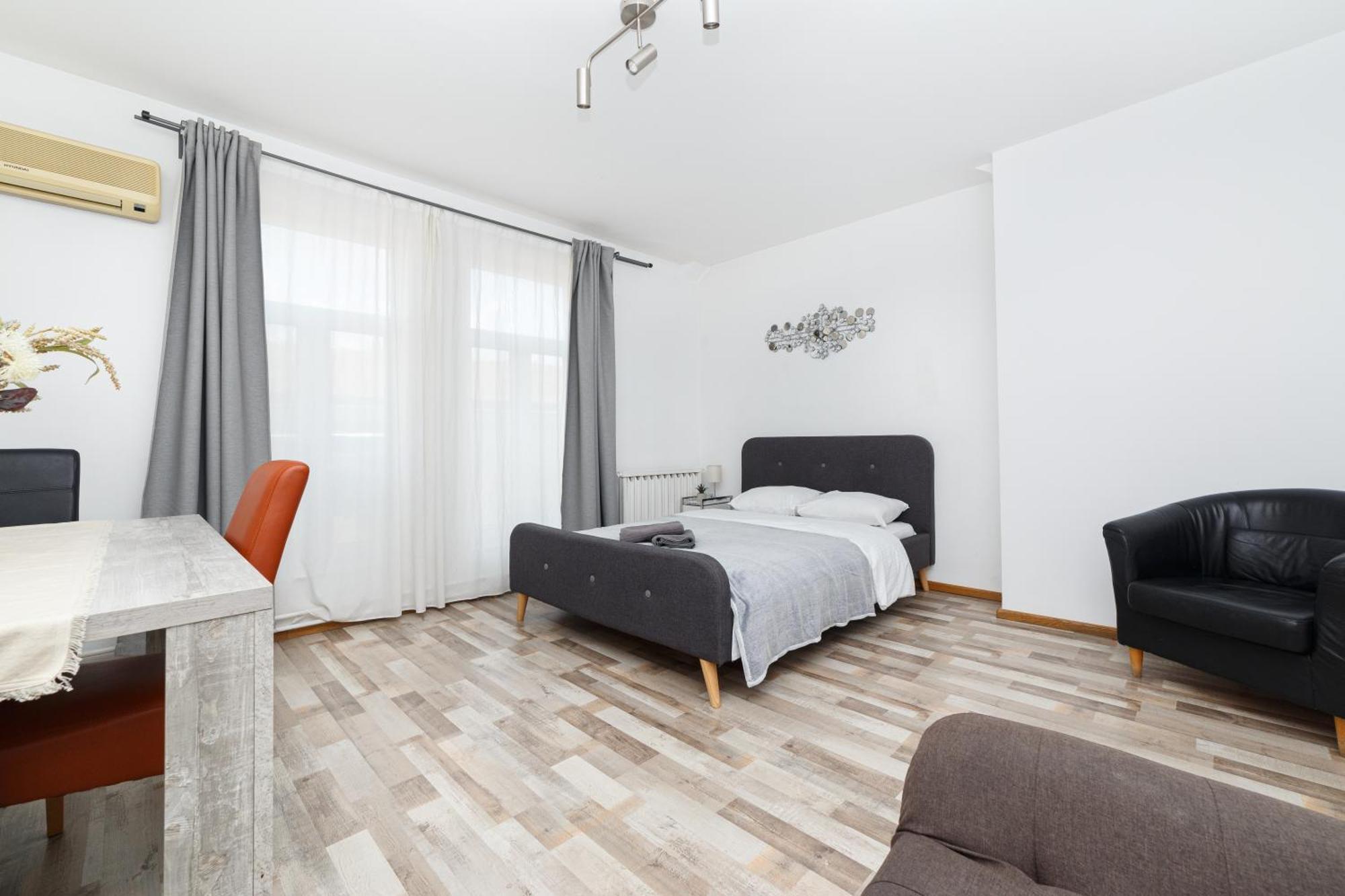 Color Apartments Street Blanari 12 Bukares Bagian luar foto